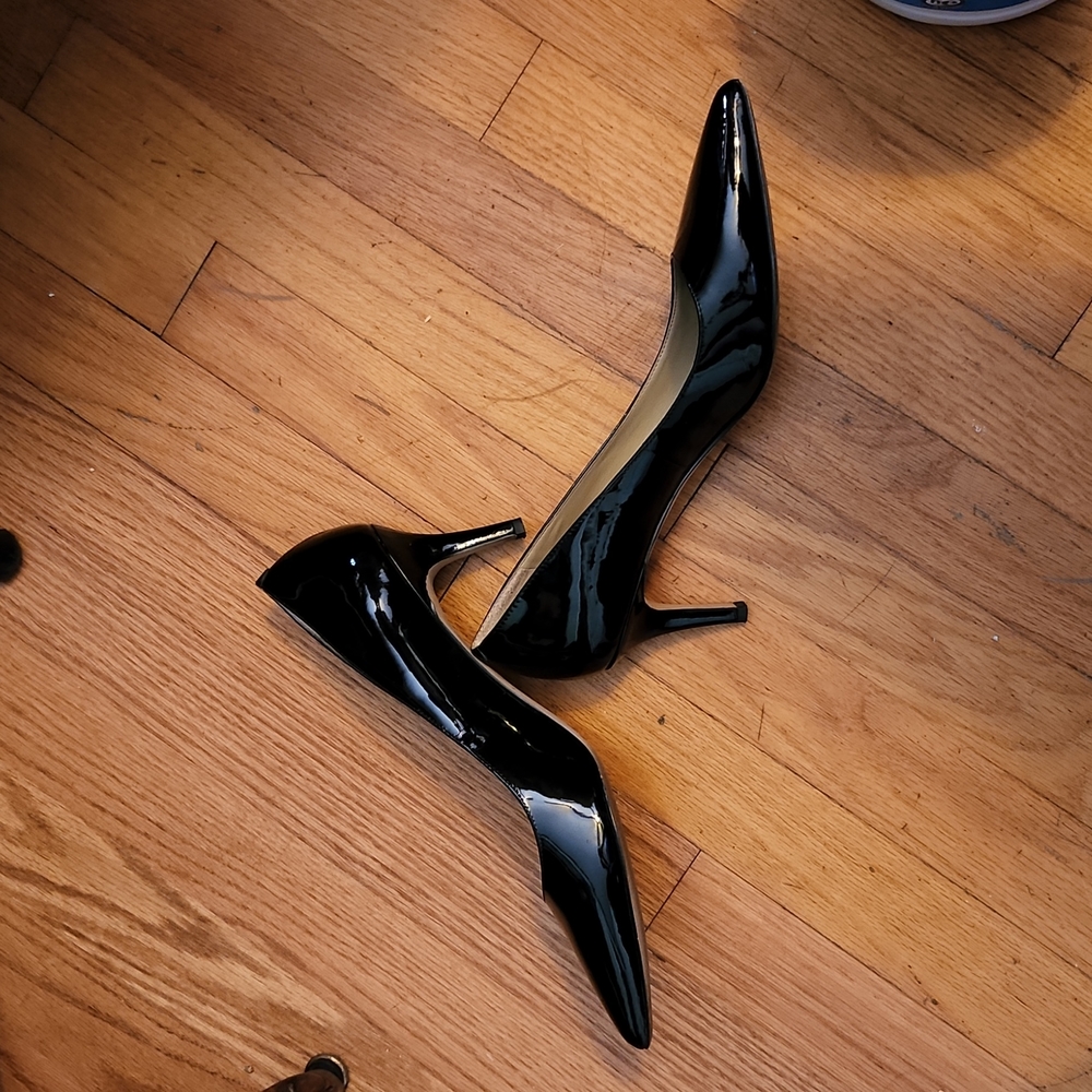 Ann Taylor Black Patent Pump 9M - Picture 4 of 6